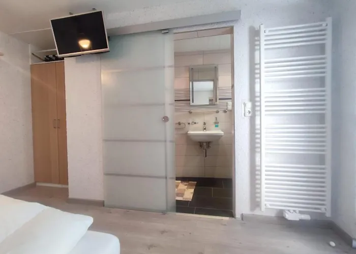 Gaestehaus Im Alten Faehrhaus بيت ضيافة كوتشيم